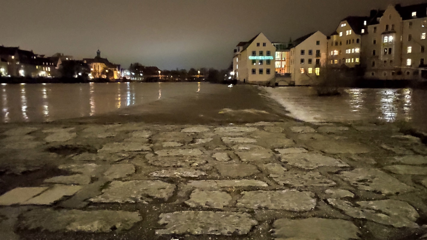 Jakob Gebhardt: Hochwasser in Regensburg - Fotografie
